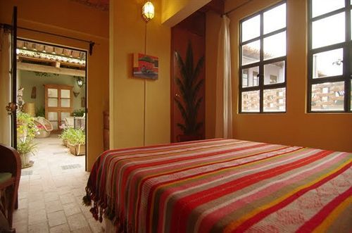 Casa De La Noche Bed & Breakfast
